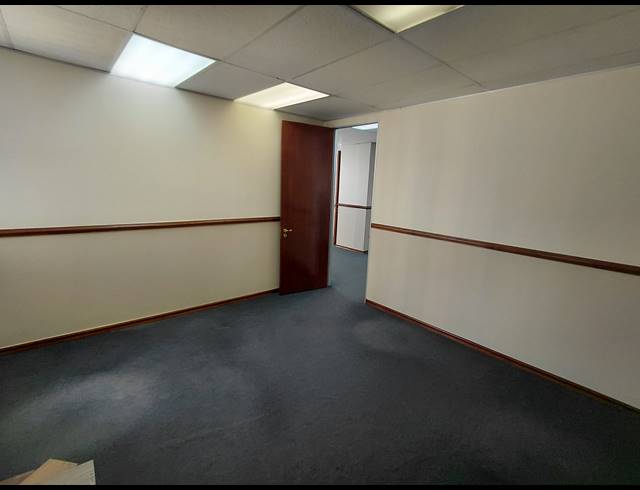 170M² OFFICE TO LET IN LYME PARK